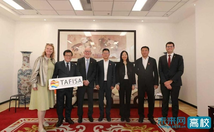 国际群众体育协会代表团到访成都体育学院