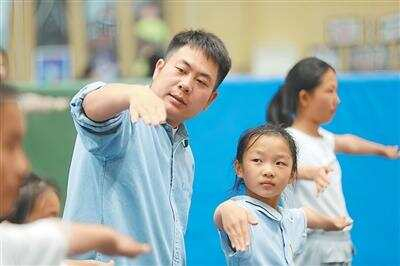 一个体育老师，为啥拍起了微电影？